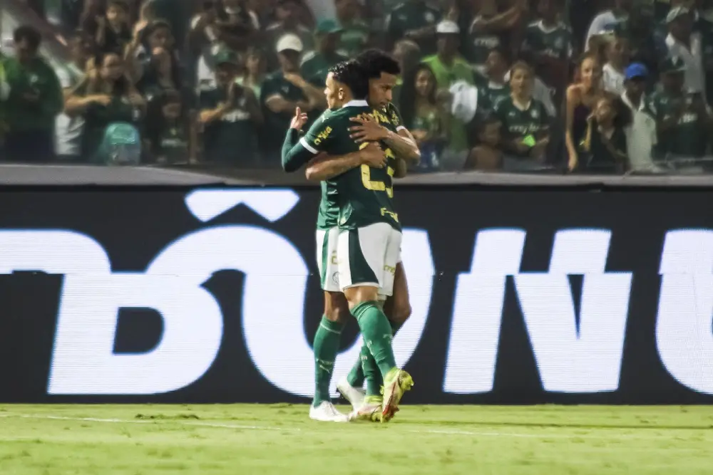 Goleador improvável: Murilo se consagra entre os maiores zagueiros-artilheiros do Palmeiras