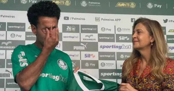 Lucas Evangelista: Emoção e Homenagem na Chegada ao Palmeiras