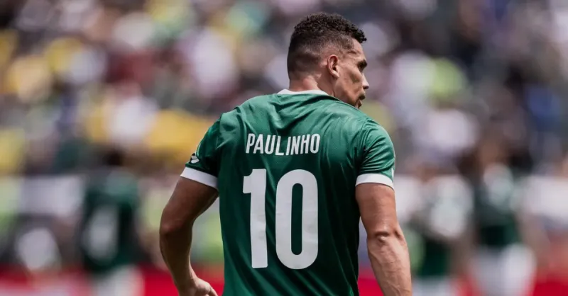 Paulinho do Palmeiras Confirma Cirurgia Após Mundial: Fratura por Estresse e Sacrifício Revelados