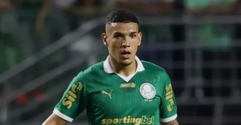 Estratégia Defensiva do Palmeiras: Naves Permanece em Portugal Enquanto Clube Busca Zagueiro para 2026