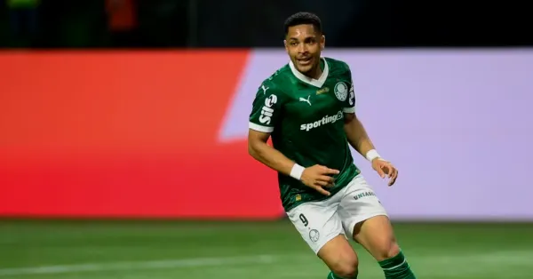 Vitor Roque no Palmeiras: De aposta milionária a pilar do ataque para 2026