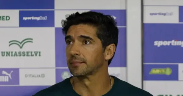 Abel Ferreira Compara Palmeiras com Rivais e Destaca Filosofia da Base em Coletiva